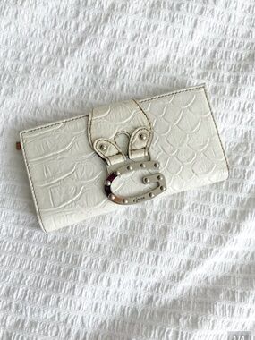 Y2K GUESS White Croc-Embossed G Buckle